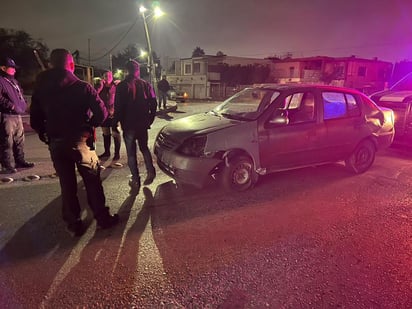 Glorieta de los héroes 'poncha' un automóvil 