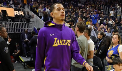 El mexicano Juan Toscano la pasa mal con Los Ángeles Lakers 