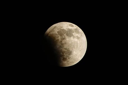 ¿Qué tiene que hacer una mujer embarazada durante el eclipse lunar penumbral?