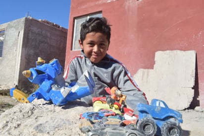 Jonathan, 9 años: 'Santa sí existe y va a arreglar mi casa': DESEO Jonathan sueña con un juego de química Mi Alegría, le gustan los dinosaurios, los fósiles y los cuentos de hadas