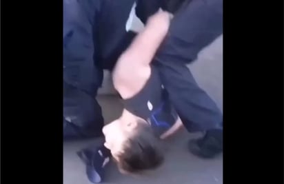 Video: “¡Ayúdame!”, policías de Naucalpan someten a famoso tiktoker dedicado a exponer actos de corrupción