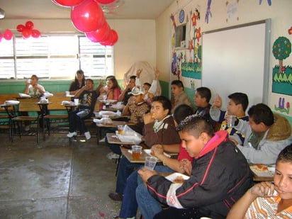 Posadas reguladas para que no se consuma comida chatarra   