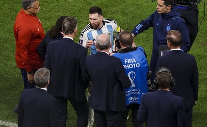 La versión de Messi más 'maradoneana': festejo ante Van Gaal y el 'callate bobo' al delantero neerlandés