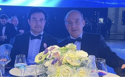 Checo Pérez festeja con Felipe Calderón su reconocimiento en la Gala de la FIA