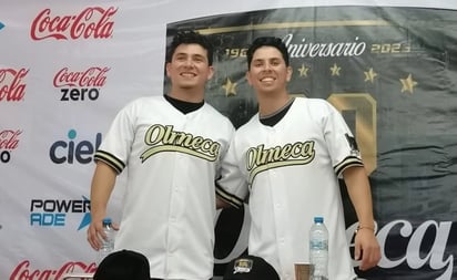 Los Hermanos Urías y el sueño de jugar juntos con México en el Clásico Mundial