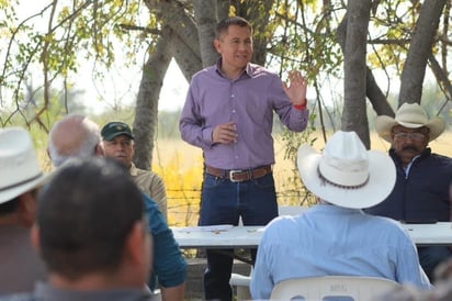 Lozano acompaña a productores en demostración de trigo