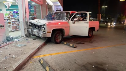 Mujer es arrollada tras choque en el Fraccionamiento Carranza de Monclova.