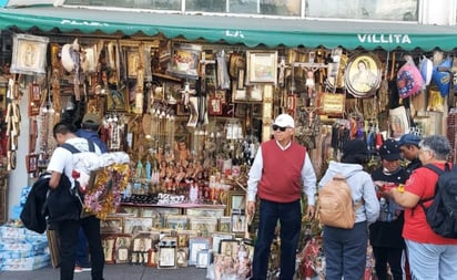 'Se acabó la pandemia pero la fe sigue intacta', destacan repunte en venta de imágenes de la Virgen de Guadalupe en la Basílica