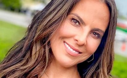 Kate del Castillo sabe cómo llevar una bikini a los 50 e impone tendencia