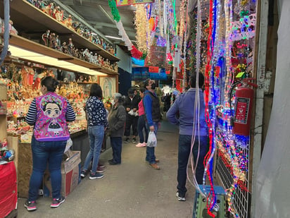 Ventas van muy lentas en el mercadito navideño