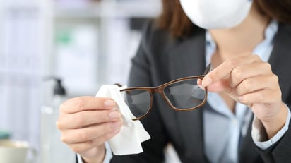 Una capa invisible de oro podría ser el secreto de unas gafas que nunca se empañan