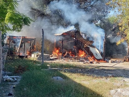 Adulto mayor pierde su casa tras incendio en Nadadores