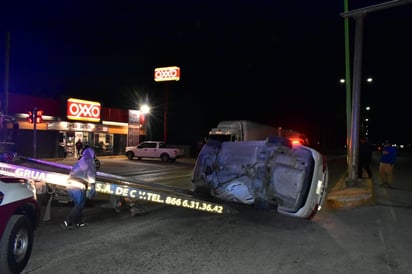 Dos mujeres quedaron lesionadas al volcar el coche que tripulaban en Frontera 