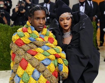 Rihanna presenta por primera vez al bebé que tuvo con A$AP Rocky