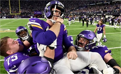 ¡Histórico! Vikings remontan una desventaja de 33 puntos ante los Colts: Un gol de campo de Greg Joseph en la prórroga le dio a los Vikings una épica victoria, después de que su equipo se fuera al desc