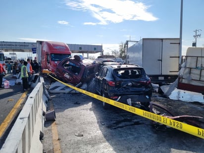 Tráiler se queda sin frenos y arrolla 10 vehículos perdiendo la vida un conductor