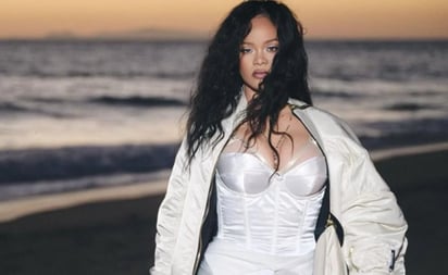 Rihanna muestra por primera vez el rostro de su hijo y enternece las redes: La cantante se convirtió en madre el pasado mes de mayo y desde entonces había mantenido a su bebé alejado de los reflectores