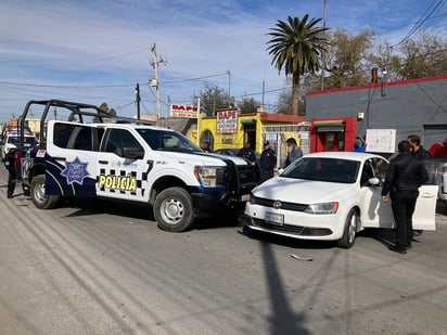 Policías Municipales protagonizan choque en el sector el Pueblo de Monclova