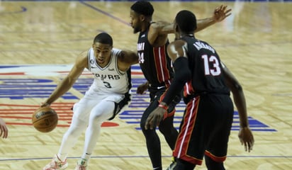 ¡Se fue la luz! Heat-Spurs, interrumpido por poca iluminación 