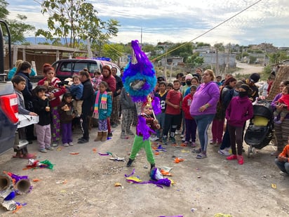 Policías llevan felicidad a los niños monclovenses