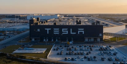 Tesla anuncia planta de vehículos eléctricos en NL