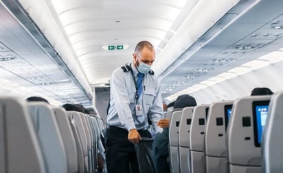 No hagas estas cosas en el avión porque te ponen en peligro: Viajar en avión es muy seguro, pero cuidado, algunas acciones podrían ponerte en peligro