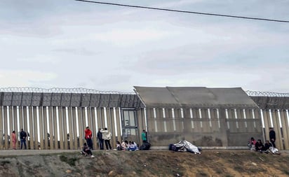 Casa Blanca recuerda que fin del Título 42 no implica fronteras abiertas