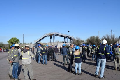 Sesa corta transporte de personal a obreros de AHMSA 