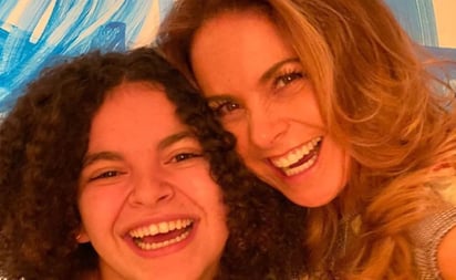 Lucero, agradecida con el público por el amor que le dan a su hija Lucero Mijares