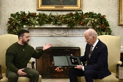 Zelensky agradece a Biden su apoyo y recuerda que la guerra no ha terminado