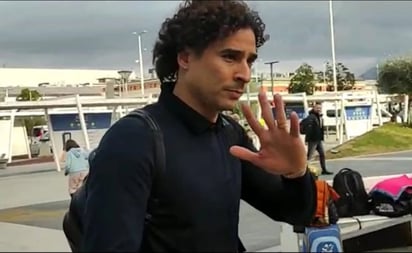 Guillermo Ochoa llegó a Italia para firmar con el Salernitana