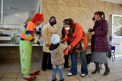 Pequeños del Centro de Atención Integral reciben regalos