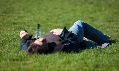 ¿Agua, café, leche o suero? Qué es mejor tomar para la resaca