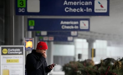 Tormenta invernal en EU deja a miles sin viajar y a millones sin luz