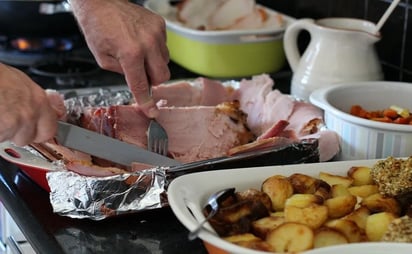 Ciudadanos deben cuidar su alimentación en la noche de la navidad