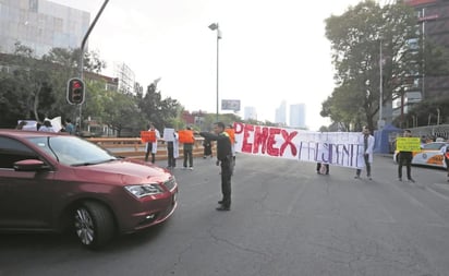 Pemex sigue sin dar aguinaldo a residentes