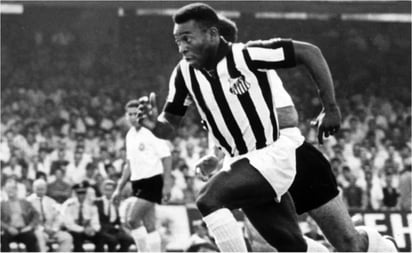 El Santos usará una corona bordada en su uniforme en honor a Pelé