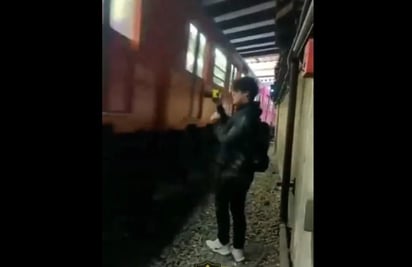 ¡Lo hizo de nuevo! Youtuber burla seguridad del Metro CDMX y esto grabó