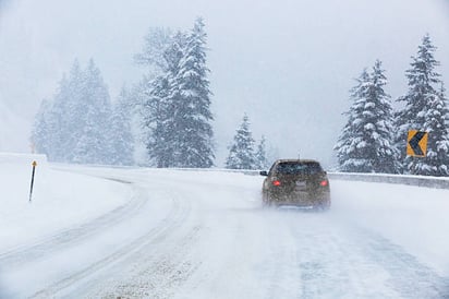 5 consejos para manejar con nieve: Las bajas temperaturas generan nieve en algunas zonas del país, y estos consejos te harán tener una conducción más segura