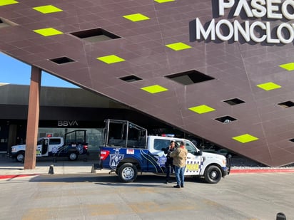 Civiles armados asaltan a hombre en el Mall Paseo Monclova