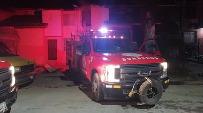 Cortocircuito provoca incendio de una casa