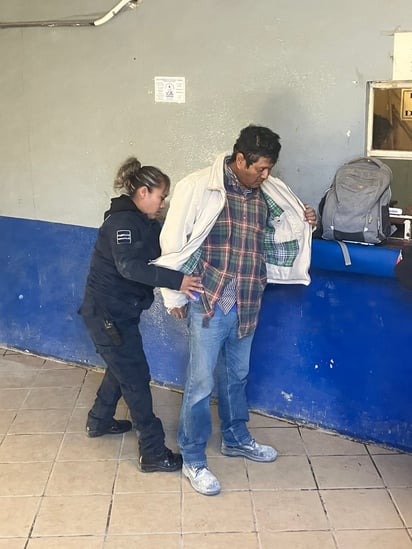 Hombre altera el orden en la escuela Valle de Candamo de Monclova