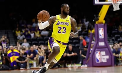 Lakers rompe racha de cuatro derrotas tras superar al Magic 129-110