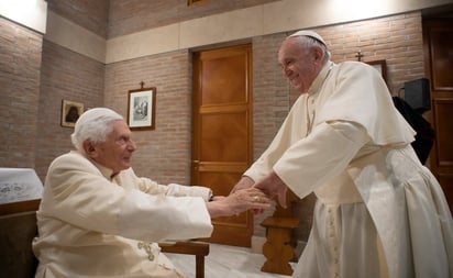 ¿Qué pasará si Benedicto XVI fallece? El dilema que plantea su renuncia