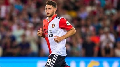 Santiago Giménez brilla en el partido del Feyenoord