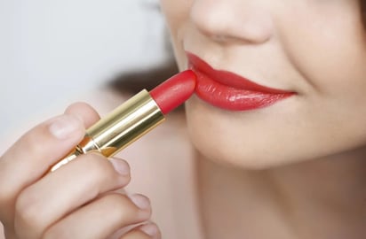 ¿Maquillaje antiCovid? Crean un lapiz labial antimicrobiano que protege contra varios virus