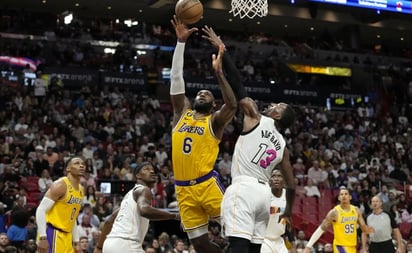 LeBron James, décimo jugador con más partidos en la historia de la NBA