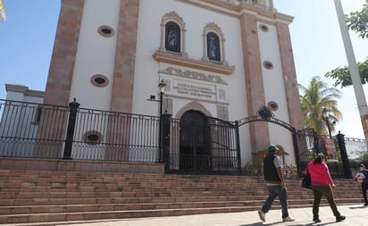 Por robar 11 mil pesos destruyen puertas de la Catedral de Culiacán