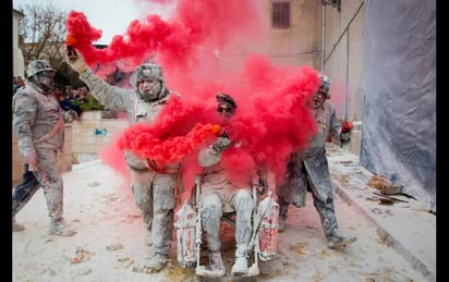 Arranca festival de guerra de harina y huevos en España