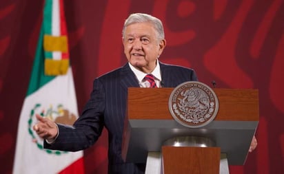 Quien se quiere pasar de listo, no le va bien, dice AMLO por espectaculares con imagen de Sheinbaum